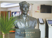 《游擊隊歌》：“每一寸土地都是我們自己的”　　“我們都是神槍手，每一顆子彈消滅一個敵人。我們都是飛行軍，哪怕那山高水又深……”[詳細(xì)]