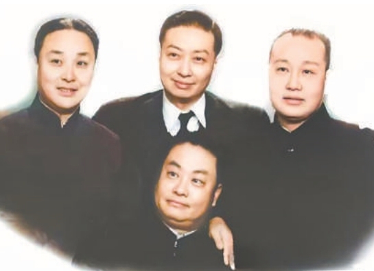 “四大名旦”的抗戰(zhàn)情懷　　抗戰(zhàn)時期，這四位京劇大師不與敵寇合作，不為敵人所利用，且以編演劇目借古喻今，展現(xiàn)了藝術(shù)家的高尚情操和民族氣節(jié)。[詳細(xì)]